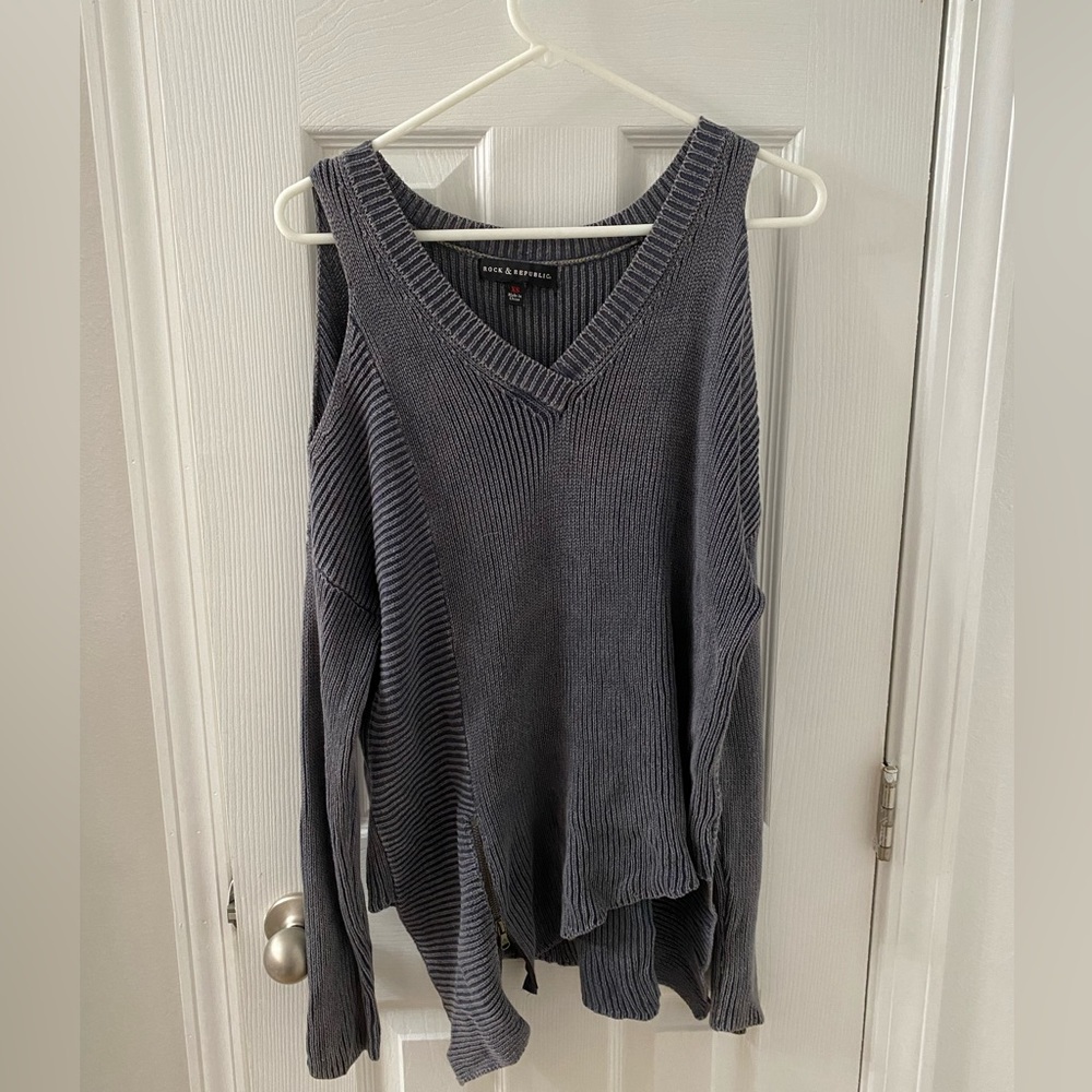 Shoulder cut out long sleeve sweater